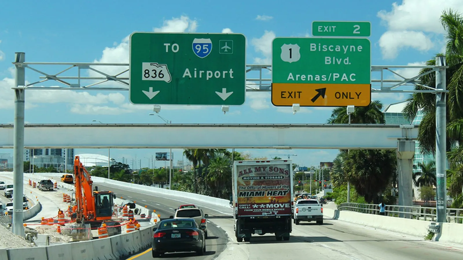 Указатели на I-395 в Майами: Airport, Biscayne Blvd, EXIT ONLY
